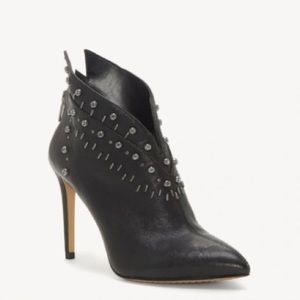 NIB $159 VINCE CAMUTO Kavippa Black stud boot 5.5